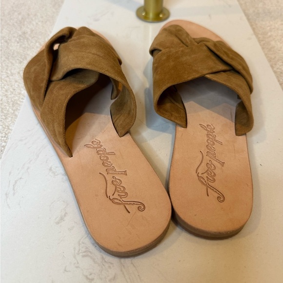 Free People Rio Vista Taupe Sued Flat Sandals Size 36 - Picture 4 of 8